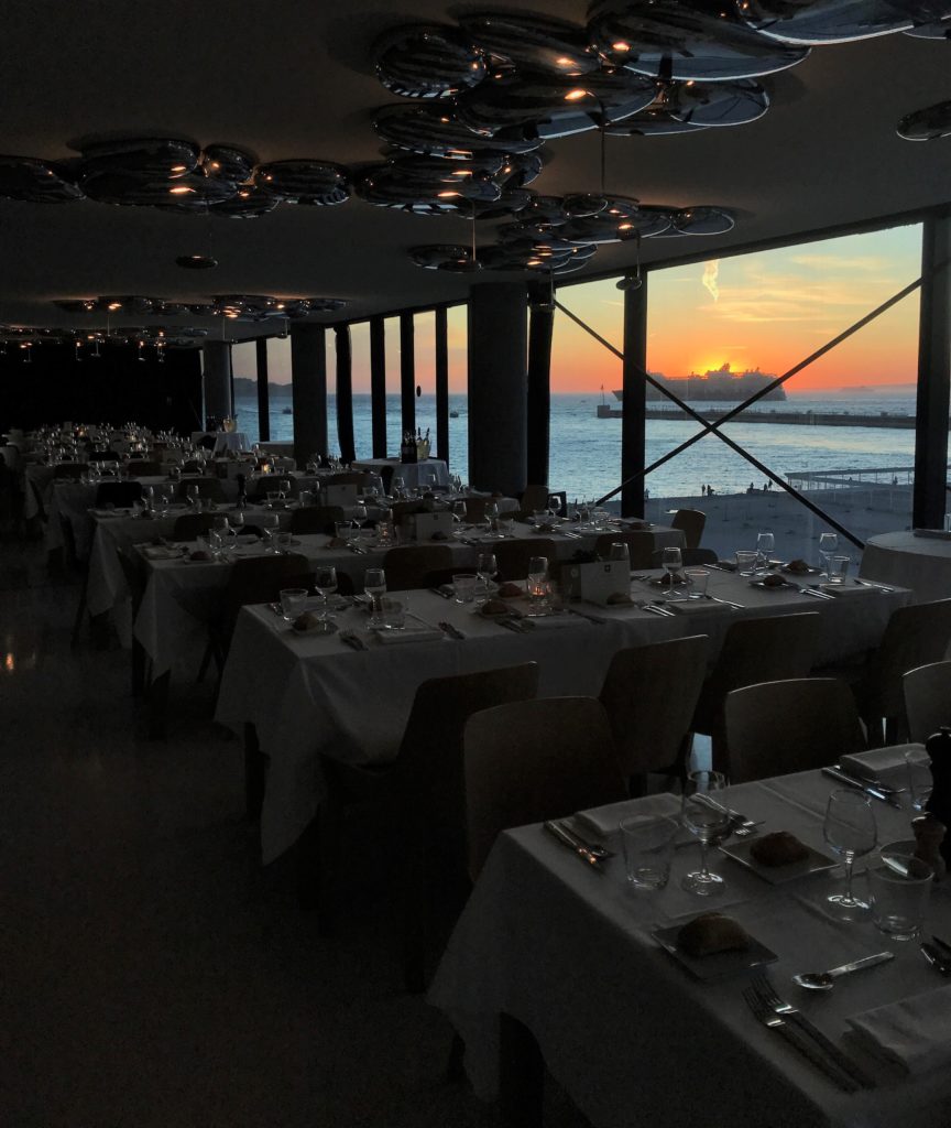 Coucher de soleil depuis le restaurant - Restaurant Gastronomique Marseille - Le Môle Passedat